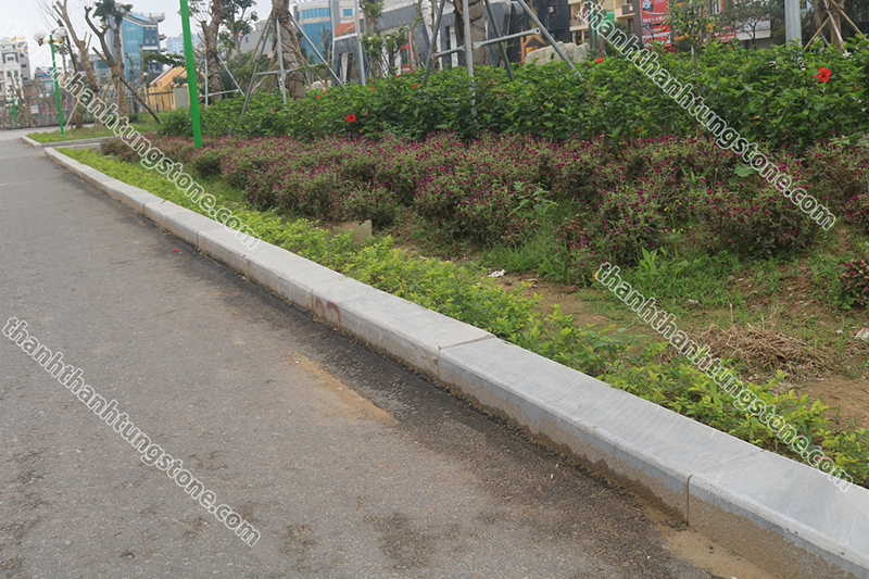 Đá bó vỉa xanh đen cắt thô, mài thô, mài hone